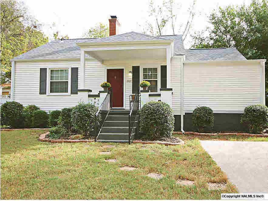 CHARMING 3 BEDROOM BUNGALOW LOCATED IN THE MEDICAL DISTRICT!