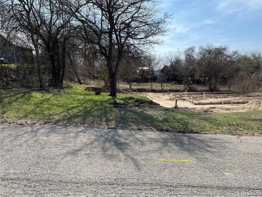 648 Narrow St, Weatherford, TX 76086 - photo 1