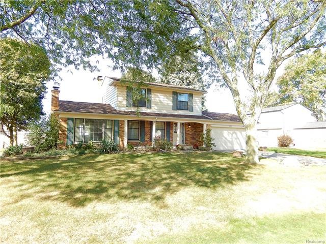 GREAT LOCATION NEAR MAPLE & ORCHARD LAKE - CLEAN 3