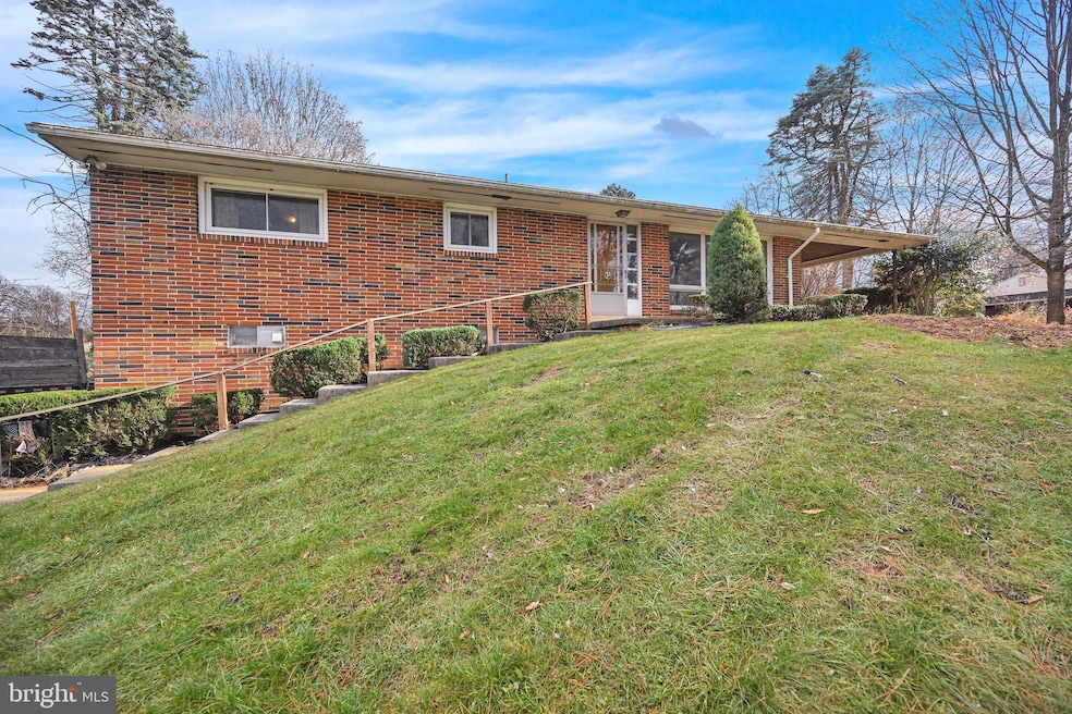 1074 Lumber St, Middletown, PA 17057 - photo 1