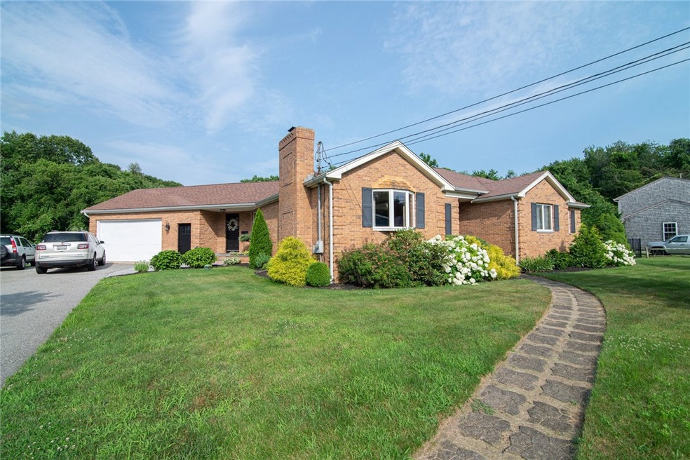 215 New Meadow Rd, Barrington, RI 02806 - photo 1