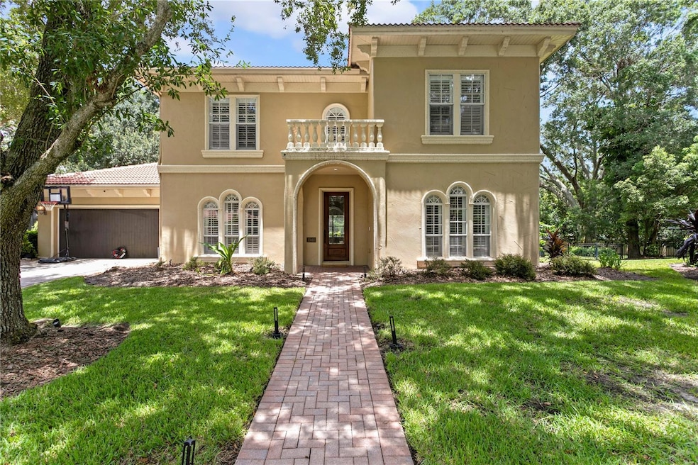 1940 Floresta View Dr, Tampa, FL 33618 - photo 1