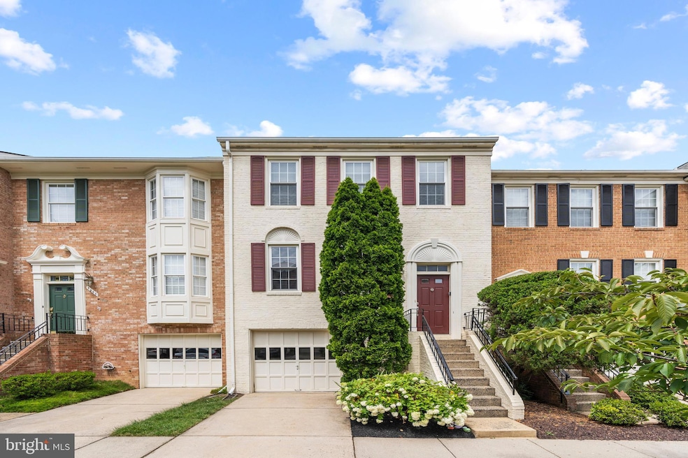 2010 Pieris Ct, Vienna, VA 22182 - photo 1