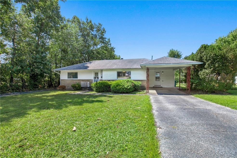 808 W Magnolia St, Rogers, AR 72756 - photo 1