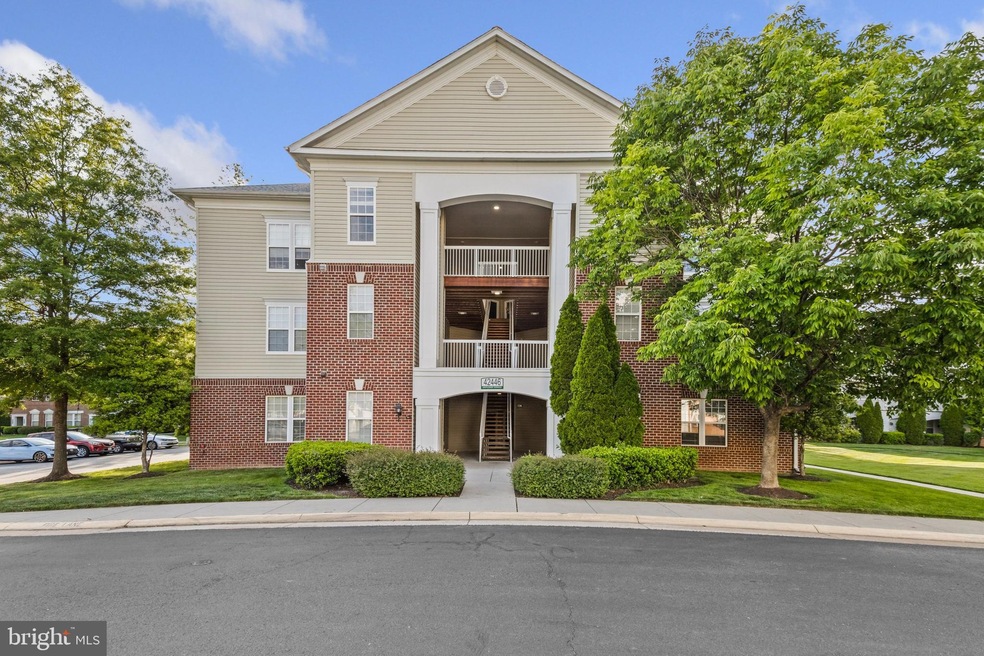 42446 Mayflower Terrace unit 302, Ashburn, VA 20148 - photo 1