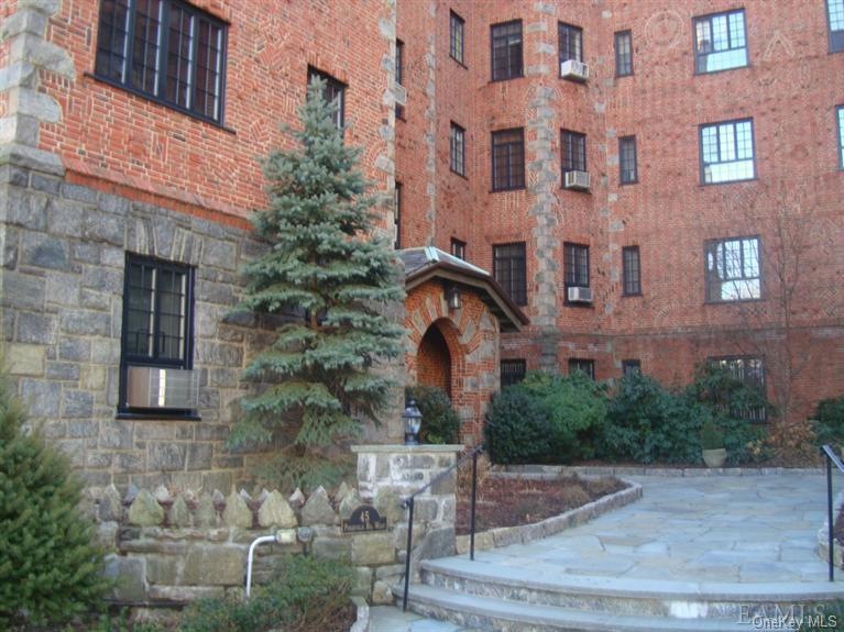 45 Pondfield Rd W unit LL2, Bronxville, NY 10708 - photo 1