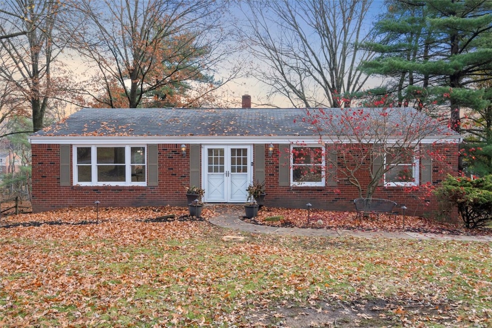 140 E Edgewood Dr, Canonsburg, PA 15317 - photo 1