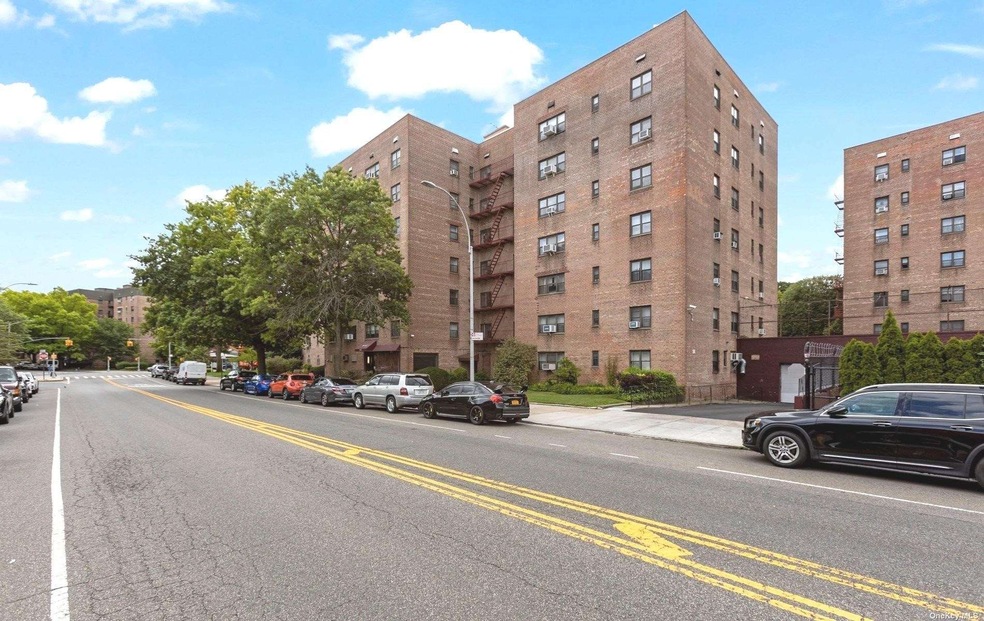 2930 138 St unit 4B, Flushing, NY 11367 - photo 1