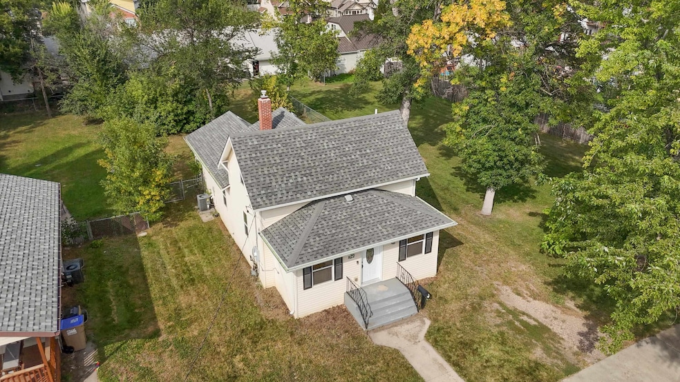 822 6th Ave NW, Minot, ND 58703 - photo 1