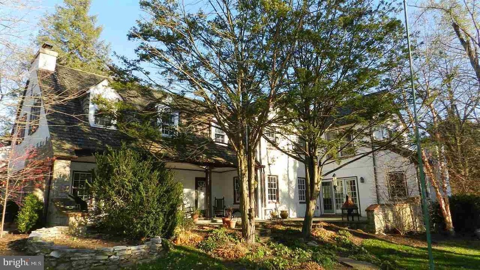 366 E Chocolate Ave, Hershey, PA 17033 - photo 1