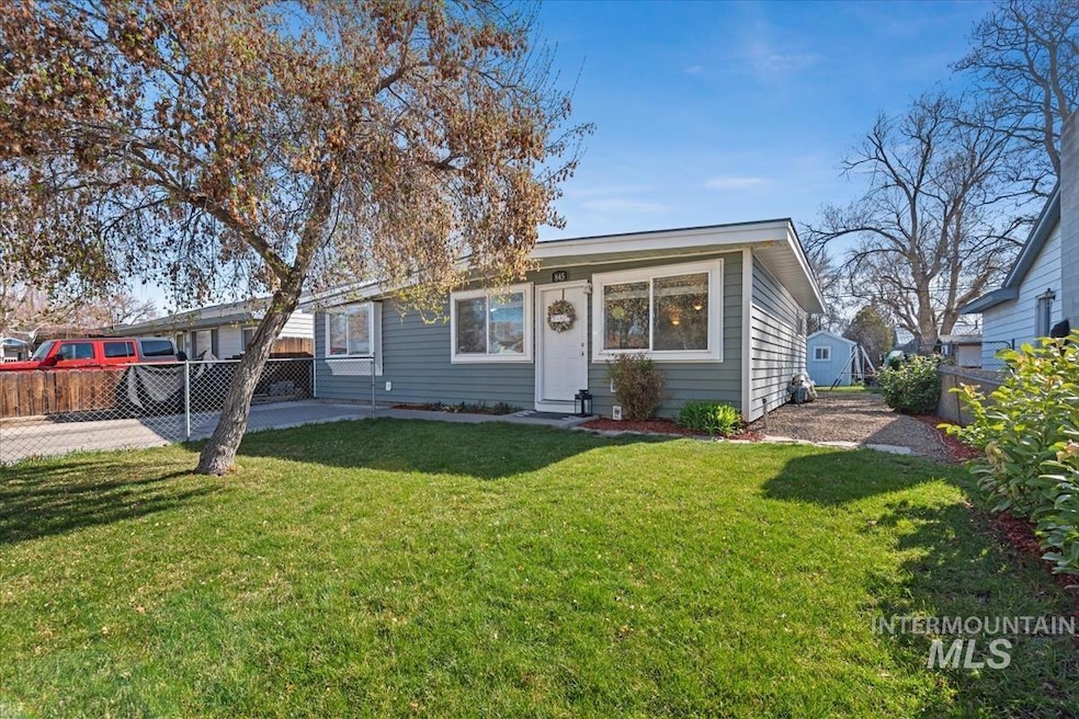 845 S 13th E, Mountain Home, ID 83647 - photo 1