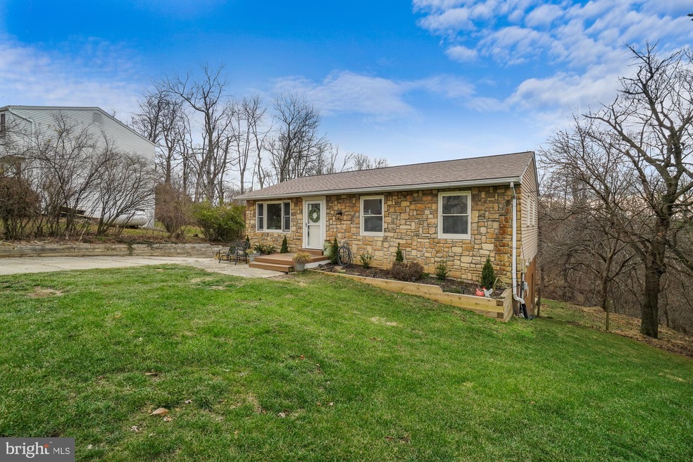 202 Wintergreen Ln, Brunswick, MD 21716 - photo 1