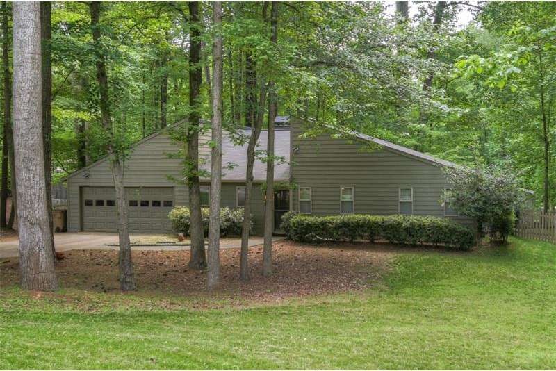Move-in ready, beautiful complete renovation in Ea