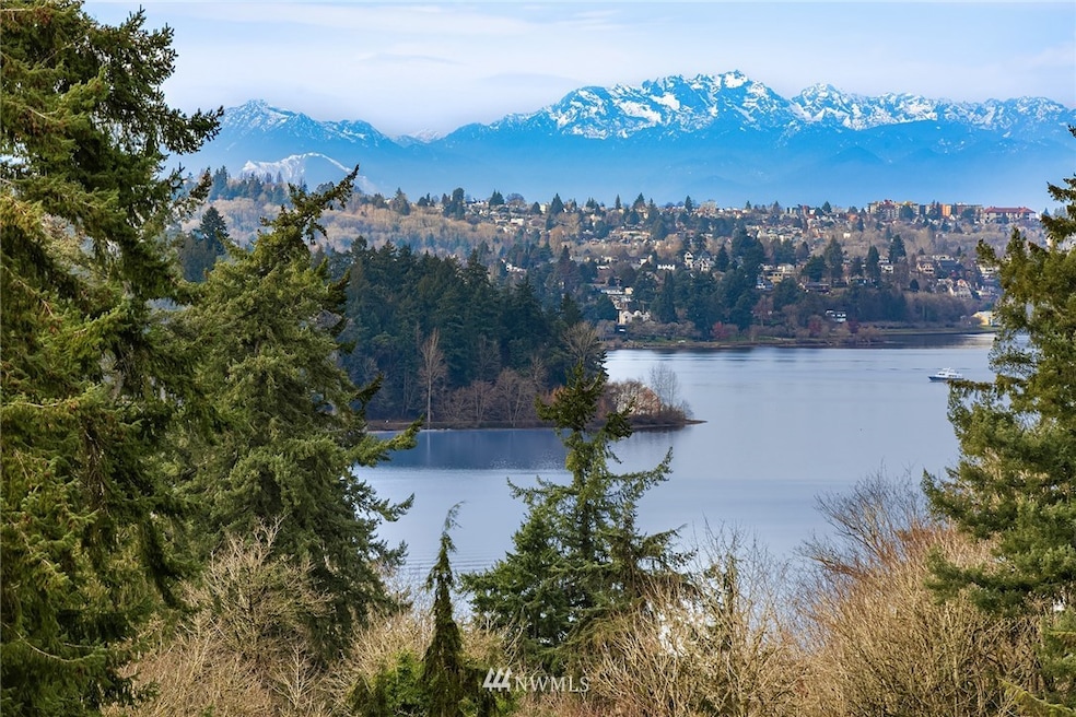 5224 W Mercer Way, Mercer Island, WA 98040 - photo 1