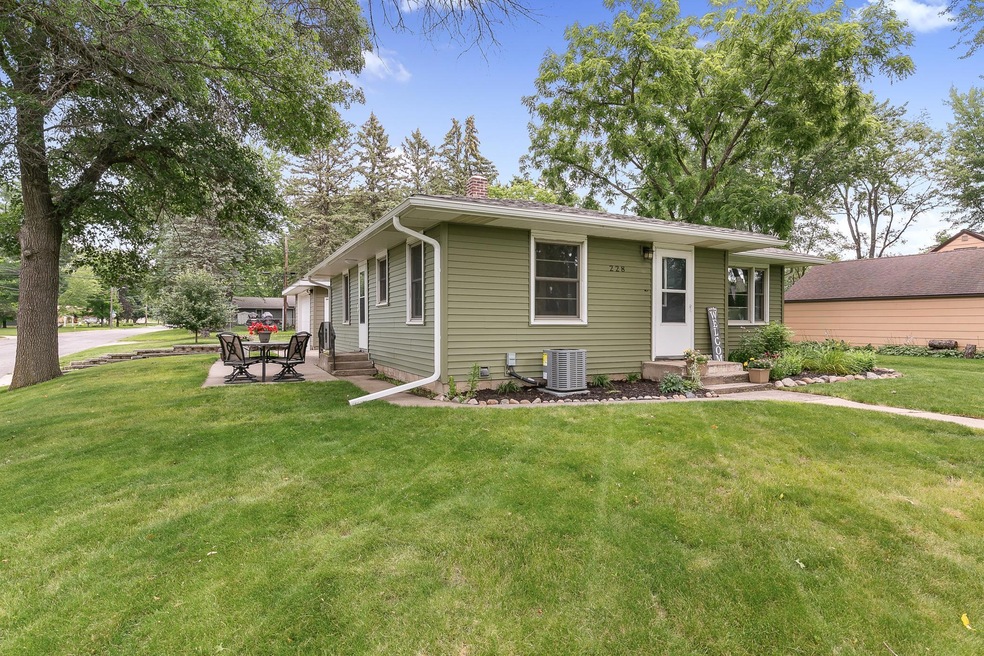 228 8th Ave N, Sauk Rapids, MN 56379 - photo 1