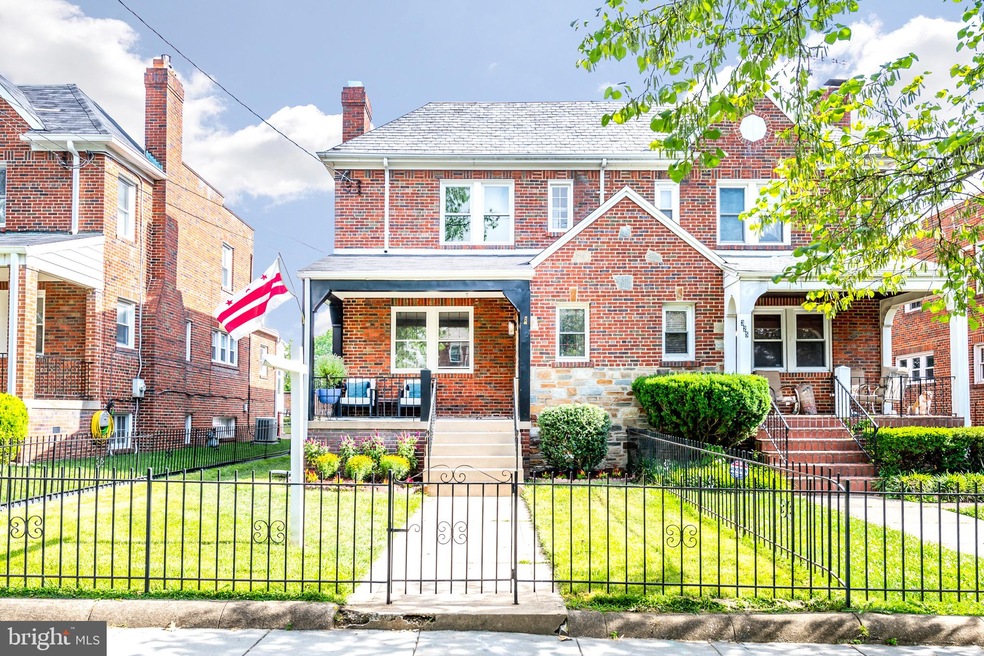 327 Oglethorpe St NW, Washington, DC 20011 - photo 1