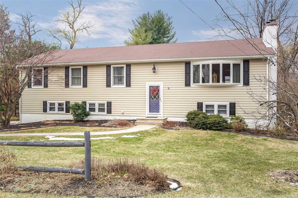 18 Pasture Ln, Poughkeepsie, NY 12603 - photo 1