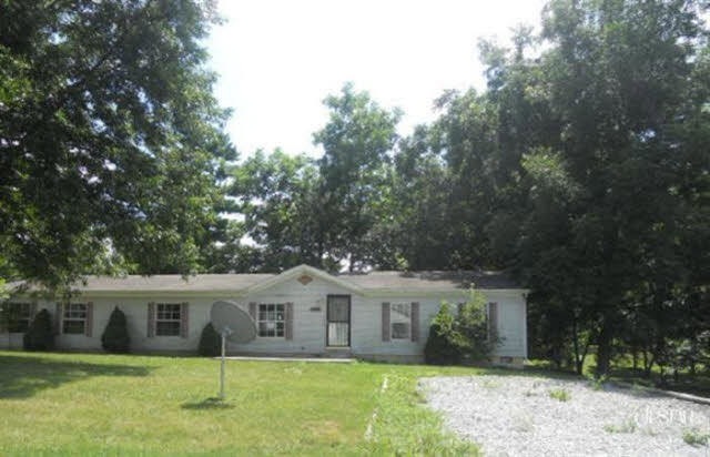 227 W 3rd St, Warren, IN 46792 - photo 1