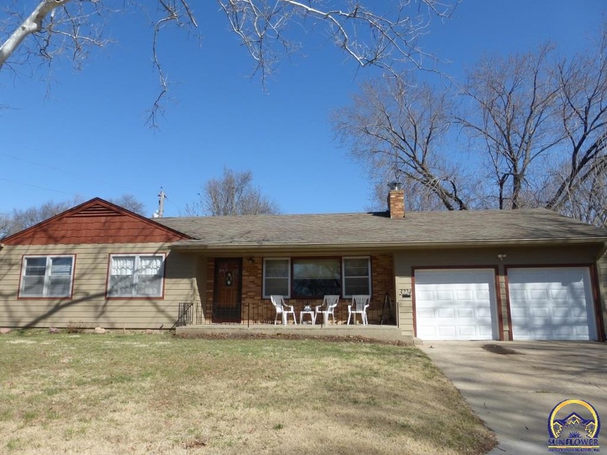 3224 SW Dorr St, Topeka, KS 66604 - photo 1