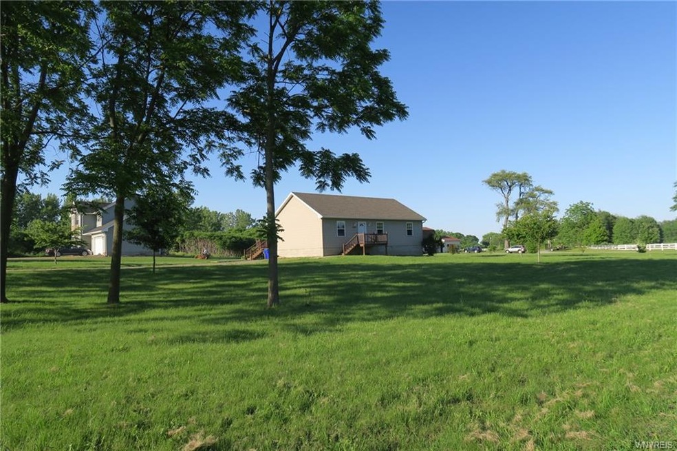 14807 Lakeshore Rd, Kent, NY 14477 - photo 1