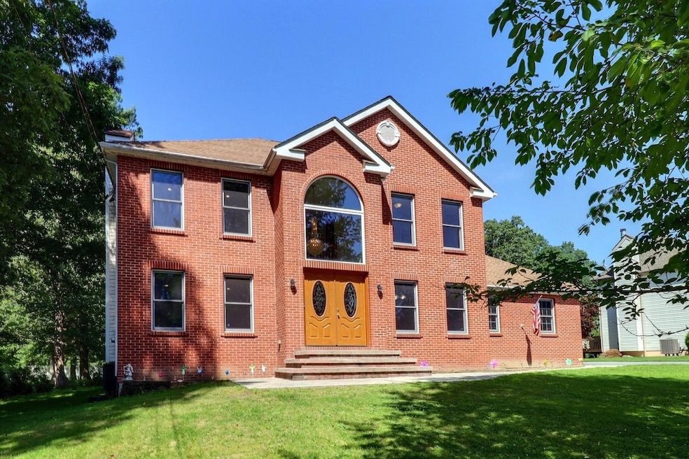 1031 Red Maple Ln, Stroudsburg, PA 18360 - photo 1