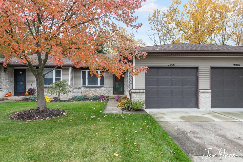 2205 Mapleton NE - 1