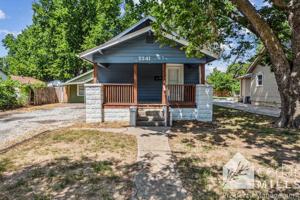 2241 S Topeka