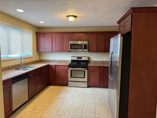 660 Cottage St unit 4, Pawtucket, RI 02861 - photo 1