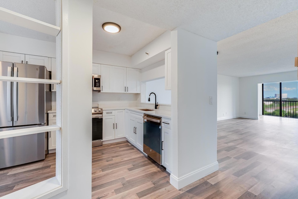 Cypress Bend unit 604, Pompano Beach, FL 33069 - photo 1