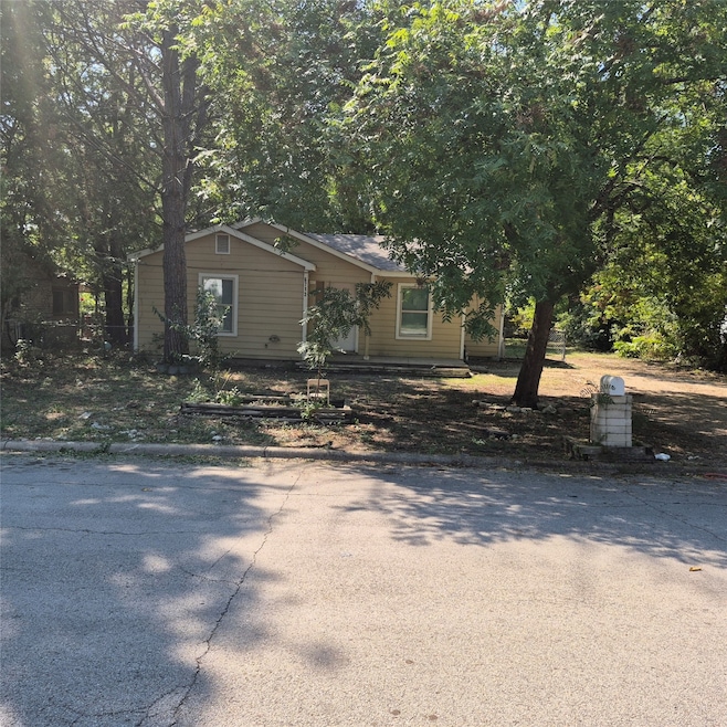 6713 Lakeside Dr, Lake Worth, TX 76135 - photo 1