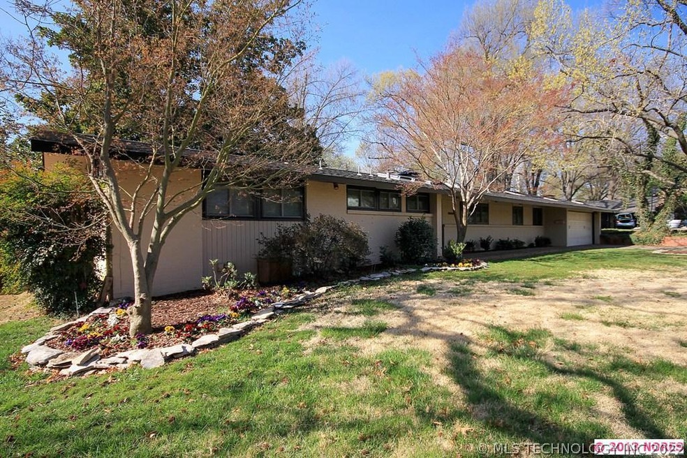 Contemporary mid century on quiet cul-de-sac