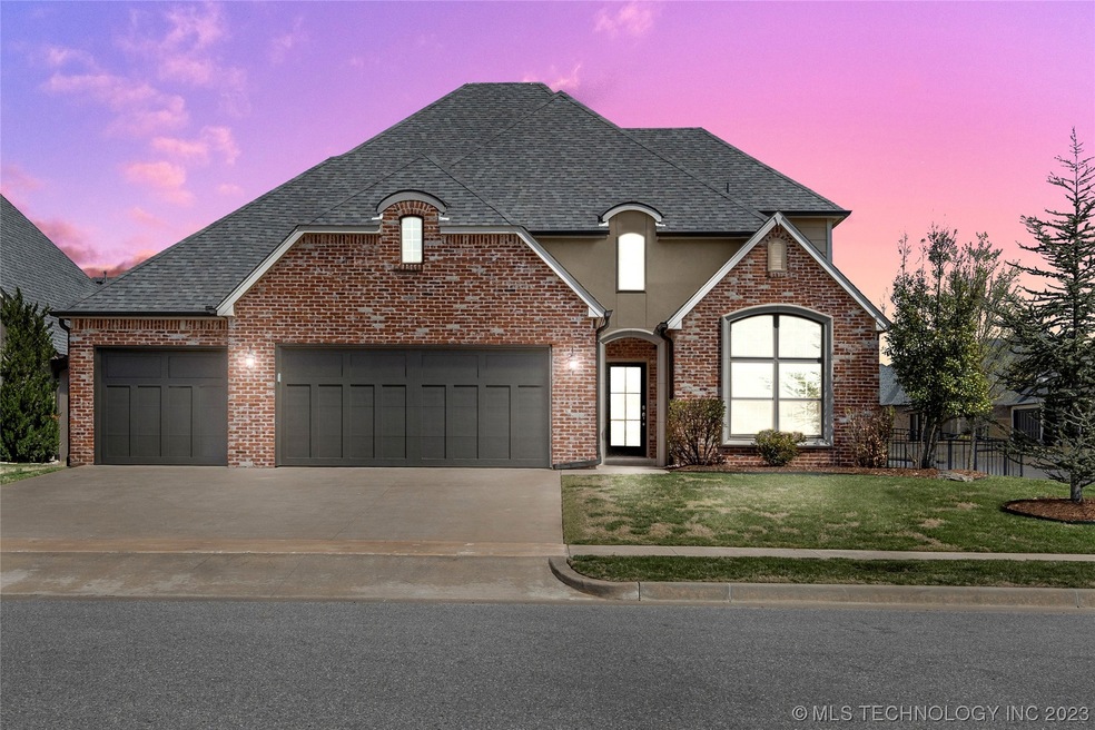 Charming, 2-story home located in Yorktown