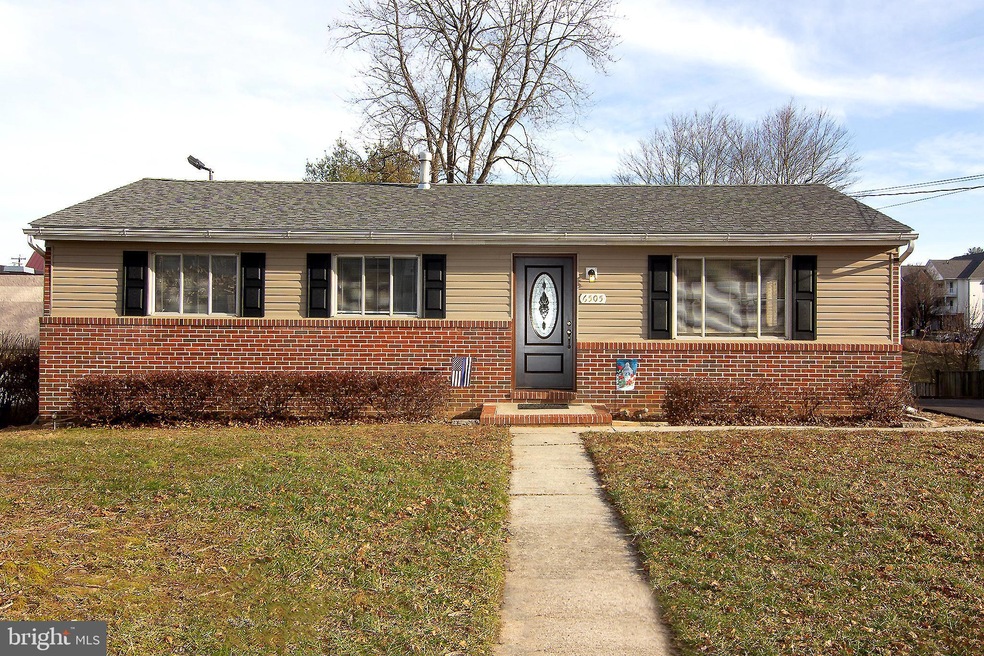 6505 Monroe Ave, Sykesville, MD 21784 - photo 1