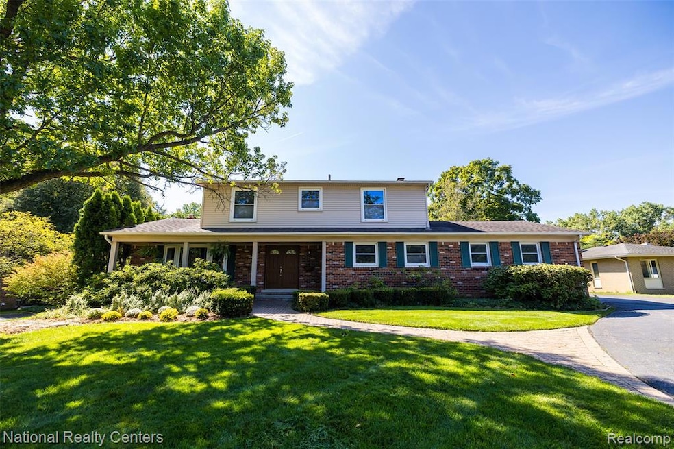 2875 W Wattles Rd, Troy, MI 48098 - photo 1