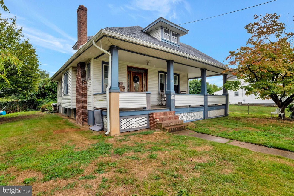 218 S Dupont Rd, Newport, DE 19804 - photo 1