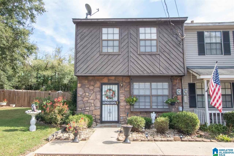 1925 Springlake Ct, Birmingham, AL 35215 - photo 1