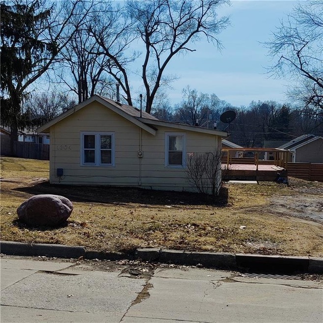 1204 Evans St, Des Moines, IA 50315 - photo 1
