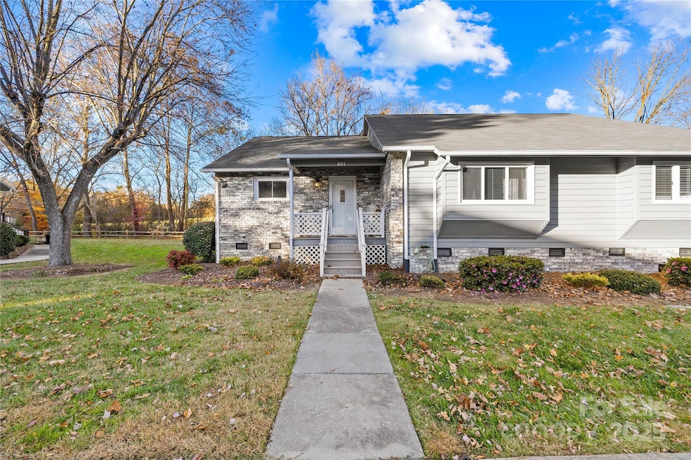 For Sale $225,000 • Co-Listing Agent