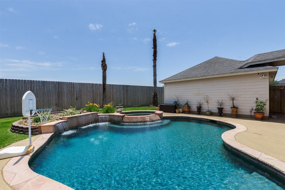 Welcome Home to 15827 Lavender Run Dr. in Coles Crossing!