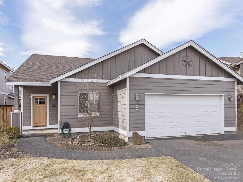 1223 NW 18th St, Redmond, OR 97756 - photo 1