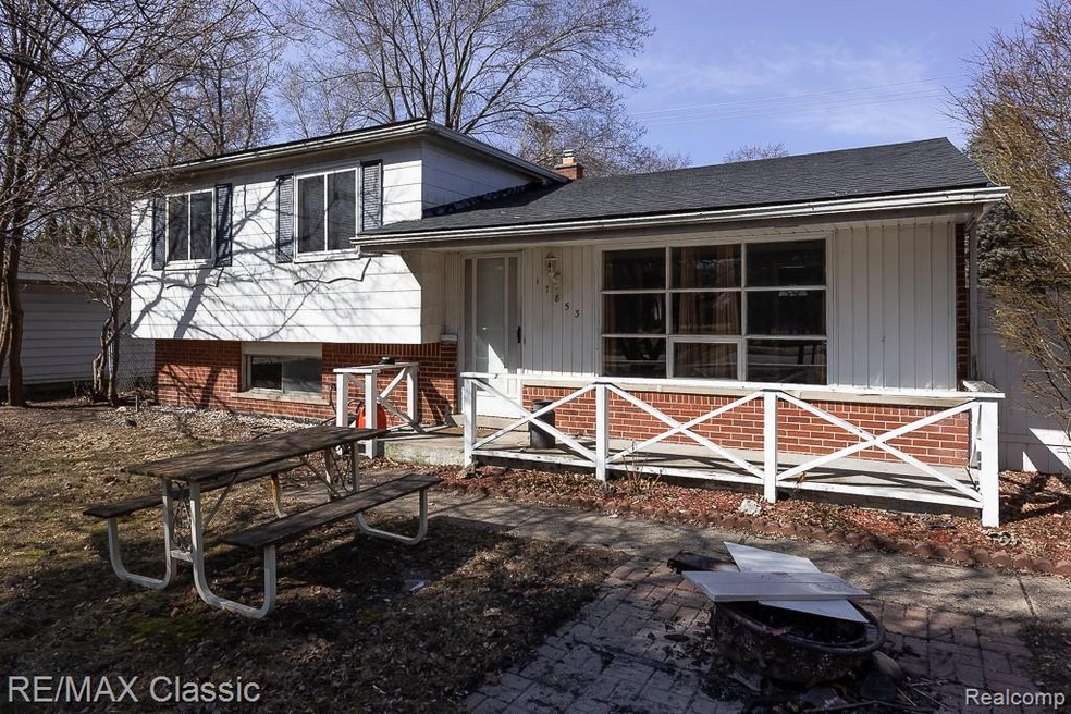 17853 middlebelt exteriors (6).jpg