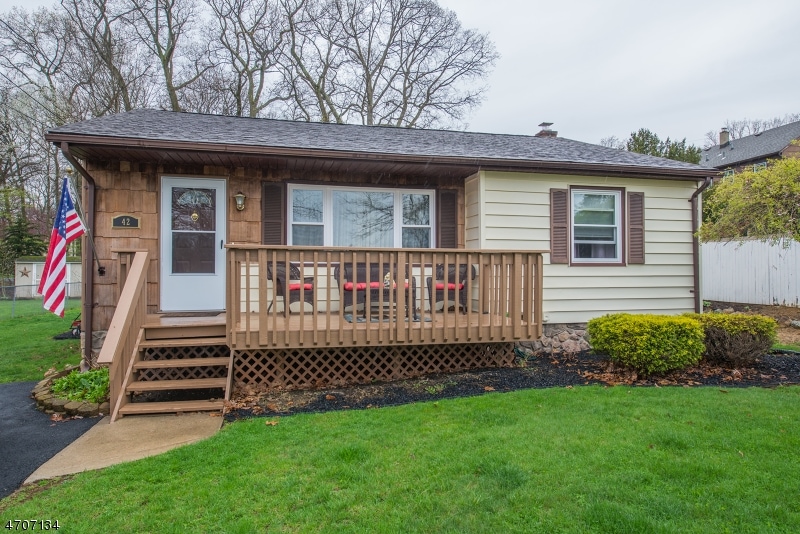 42 Shawnee Rd, Hopatcong, NJ 07843 - photo 1