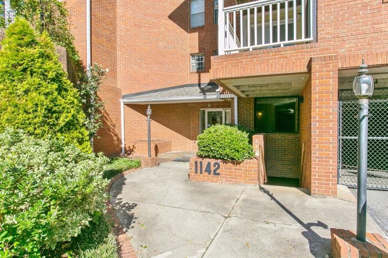 Great location CDC/VA/Emory; Small quiet community