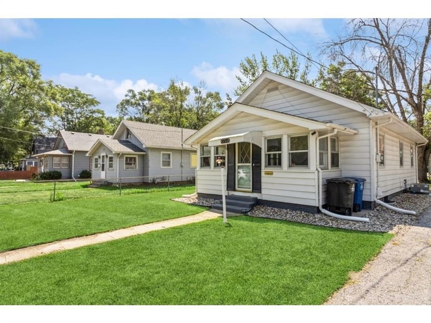 2605 E Grand Ave, Des Moines, IA 50317 - photo 1