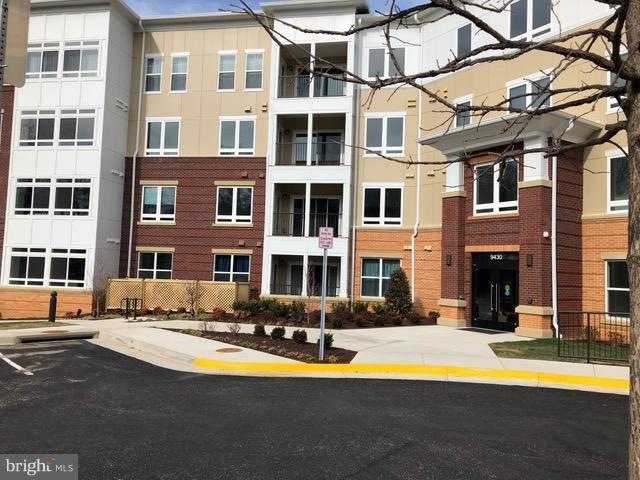 9430 Silver King Ct unit 210, Fairfax, VA 22031 - photo 1