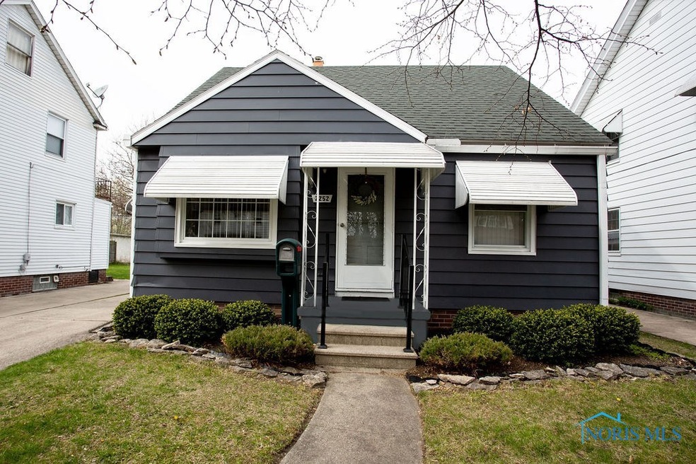 2252 Georgetown Ave, Toledo, OH 43613 - photo 1