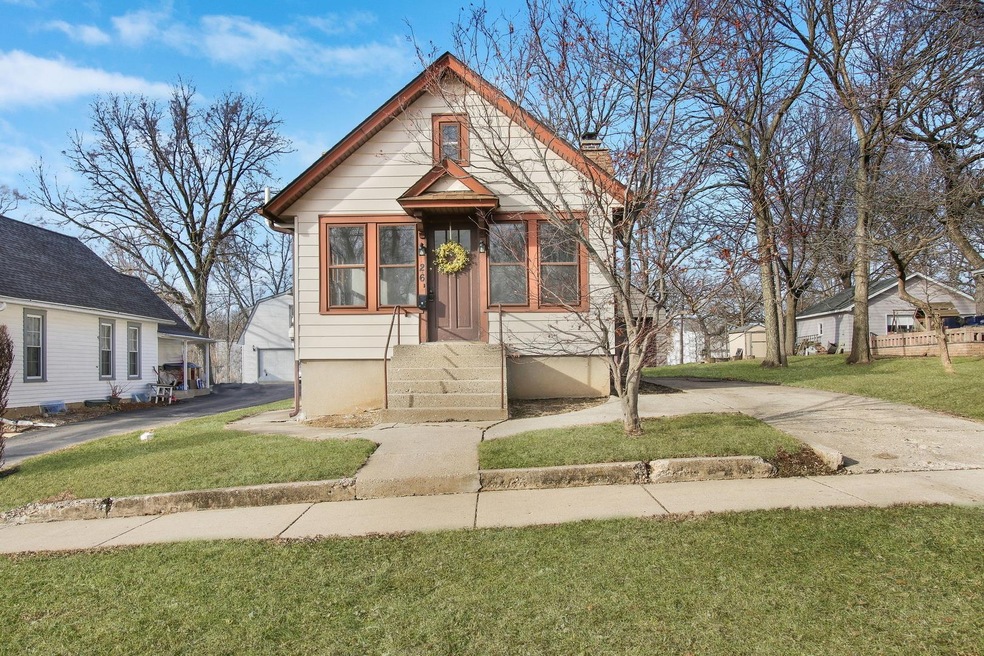 26 Lovell St, Elgin, IL 60120 - photo 1