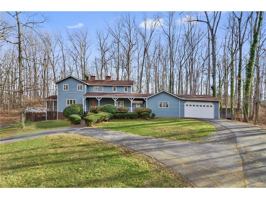 Exterior Front - Large front yard with circular dr