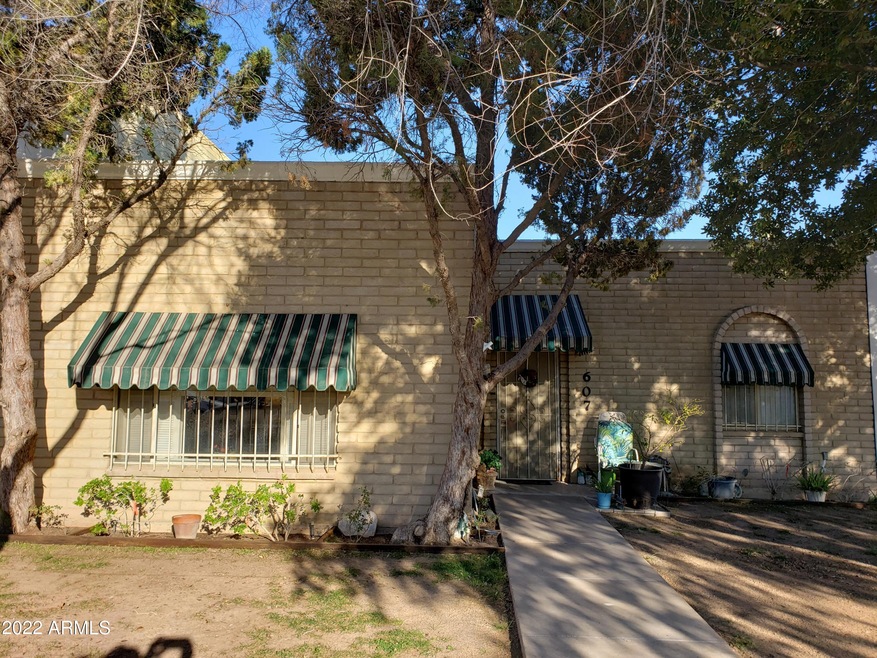 607 N Pioneer Cir