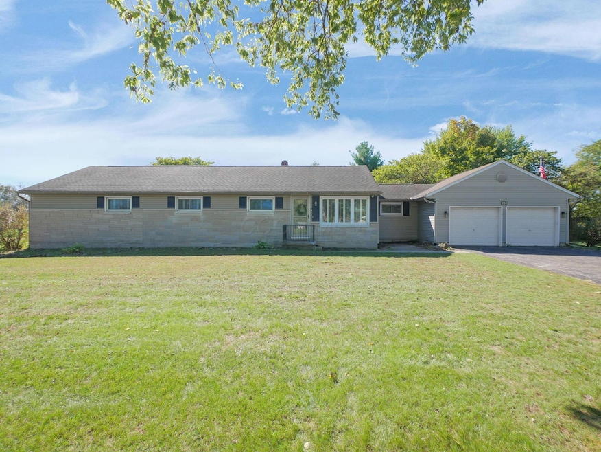 331 Tarlton Rd, Circleville, OH 43113 - photo 1